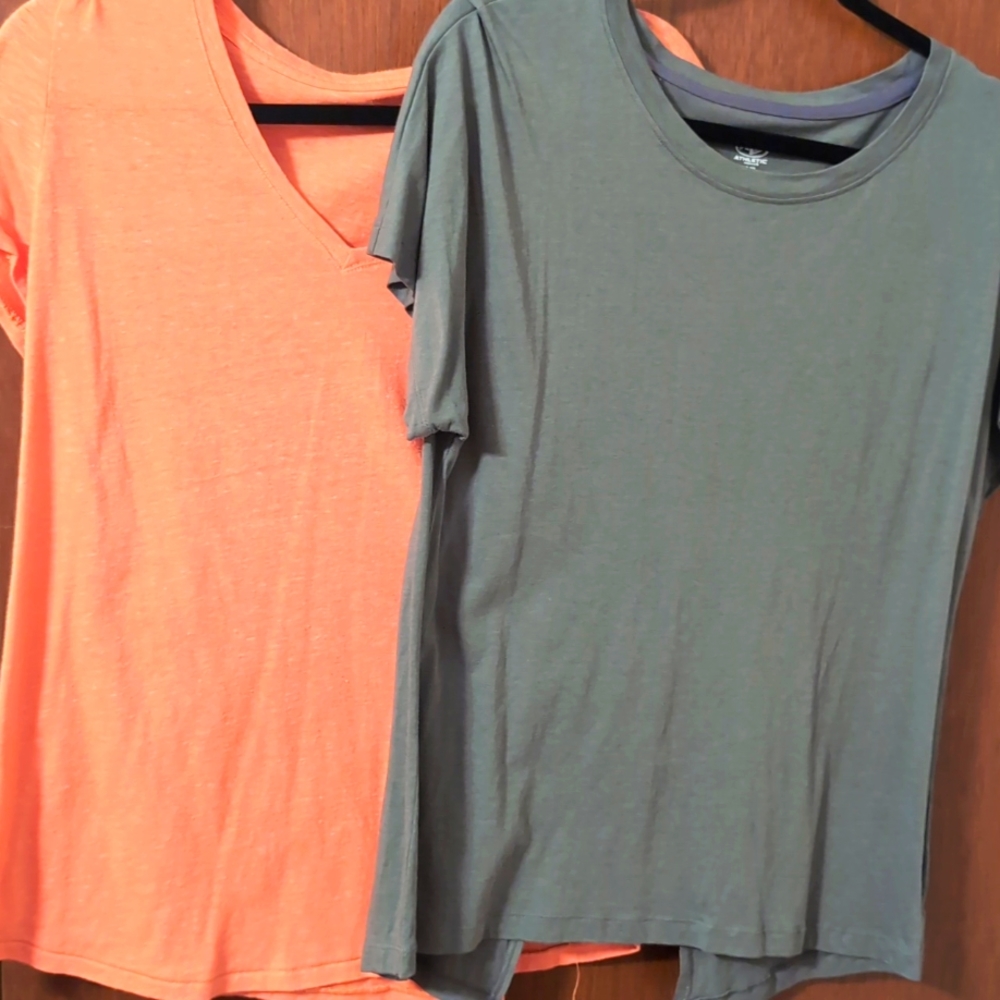 2 ladies tee shirts